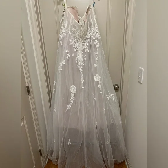 *SOLD* David’s Bridal Galina Signature Wedding Gown NWT - Picture 7 of 12